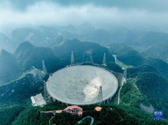 這是2023年7月26日拍攝的“中國天眼”全景（無人機照片，維護保養(yǎng)期間拍攝）。 新華社記者 歐東衢 攝