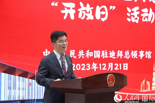 中國(guó)駐迪拜總領(lǐng)事李旭航致辭。人民網(wǎng)記者任皓宇攝