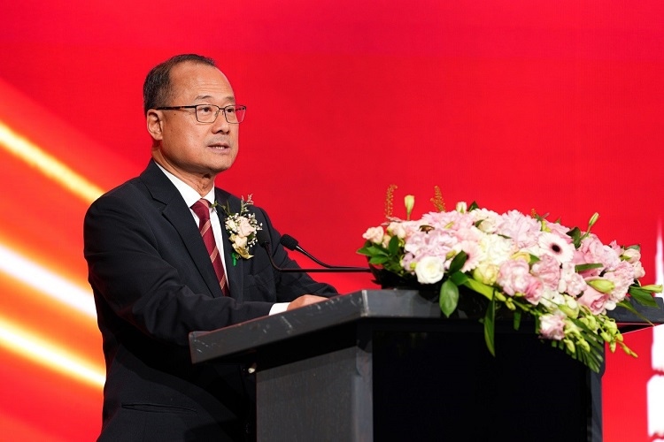 第十四屆全國(guó)政協(xié)常委、香港中華總商會(huì)會(huì)長(zhǎng)蔡冠深致辭。阿聯(lián)酋中華工商總會(huì)供圖