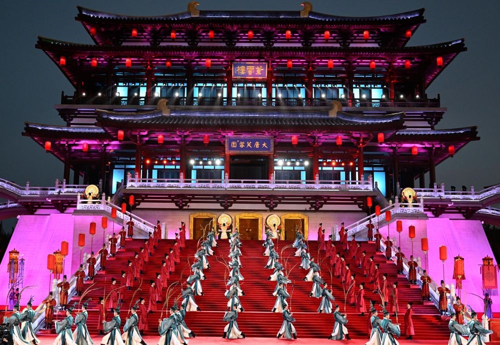 這是2023年5月18日在陜西省西安市大唐芙蓉園拍攝的中國—中亞峰會歡迎儀式。新華社記者 申宏 攝