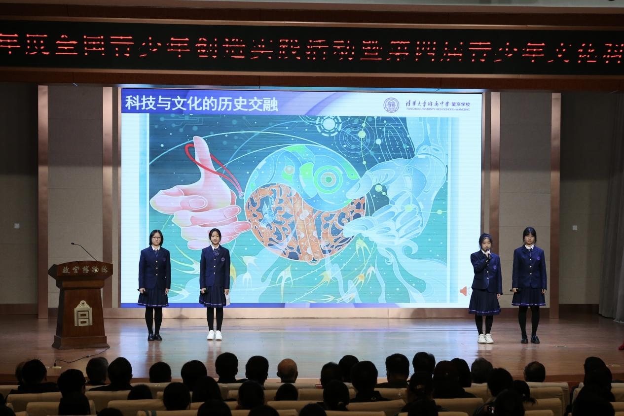 學(xué)生展示作品。主辦方供圖
