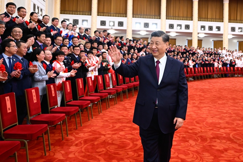 2022年4月8日，北京冬奧會(huì)、冬殘奧會(huì)總結(jié)表彰大會(huì)前，習(xí)近平總書記會(huì)見(jiàn)北京冬奧會(huì)、冬殘奧會(huì)突出貢獻(xiàn)集體代表、突出貢獻(xiàn)個(gè)人和中國(guó)體育代表團(tuán)成員。