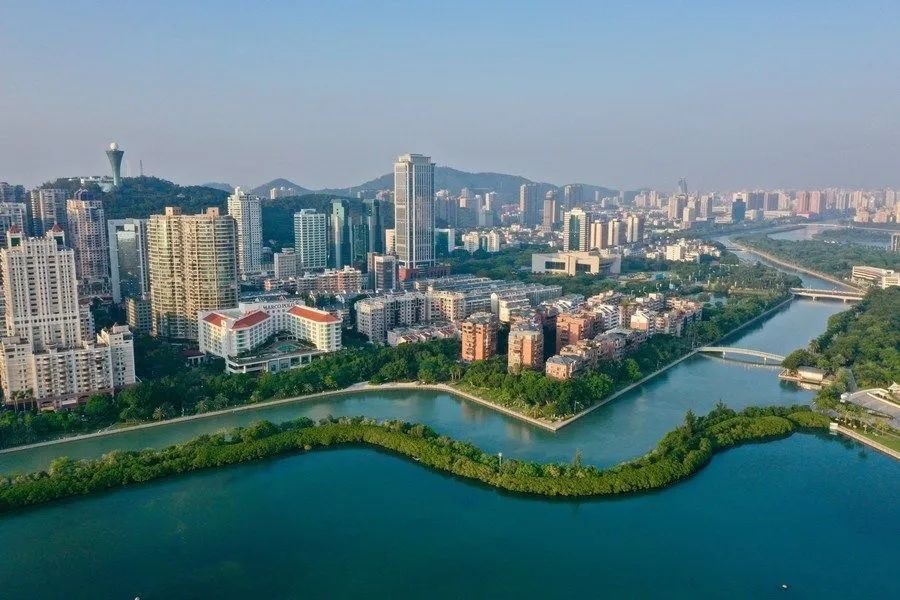 筼筜湖周邊城市景觀。新華社記者 姜克紅 攝