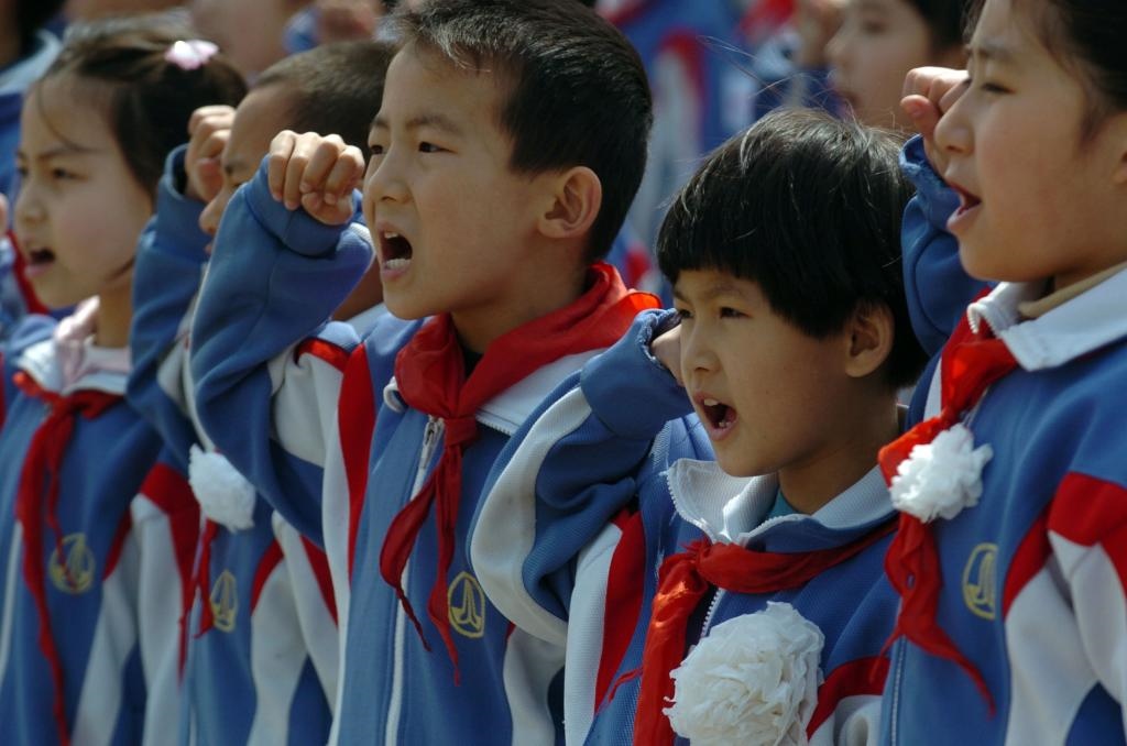 2006年4月5日，天津緣誠小學的同學們來到平津戰(zhàn)役紀念館祭奠英烈，表達對革命先烈的緬懷之情。