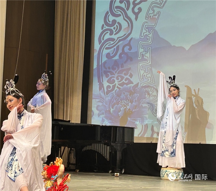 舞蹈《青花瓷》，表演者：德國中歐文化藝術(shù)交流協(xié)會