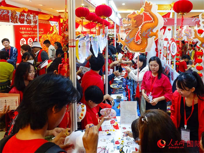 活動(dòng)現(xiàn)場(chǎng)氣氛熱烈。人民網(wǎng)記者 謝佳君攝