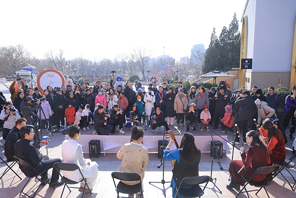 中國音樂學(xué)院“國樂快閃”演出。學(xué)校供圖