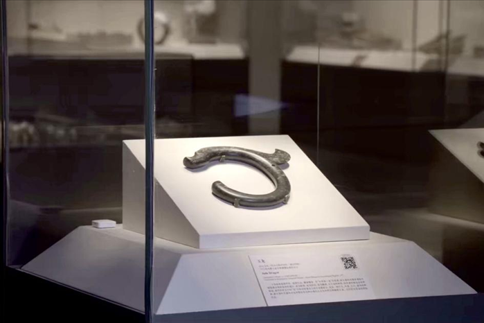 中國(guó)國(guó)家博物館內(nèi)展出的C形玉龍。