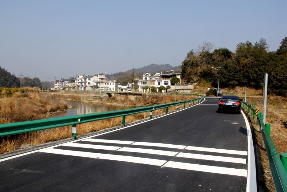 安徽省休寧縣農(nóng)村公路。受訪方供圖