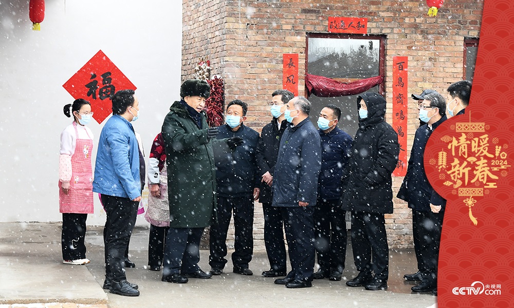 2022年1月26日，習(xí)近平總書(shū)記在山西馮南垣村受災(zāi)村民師紅兵家看望。