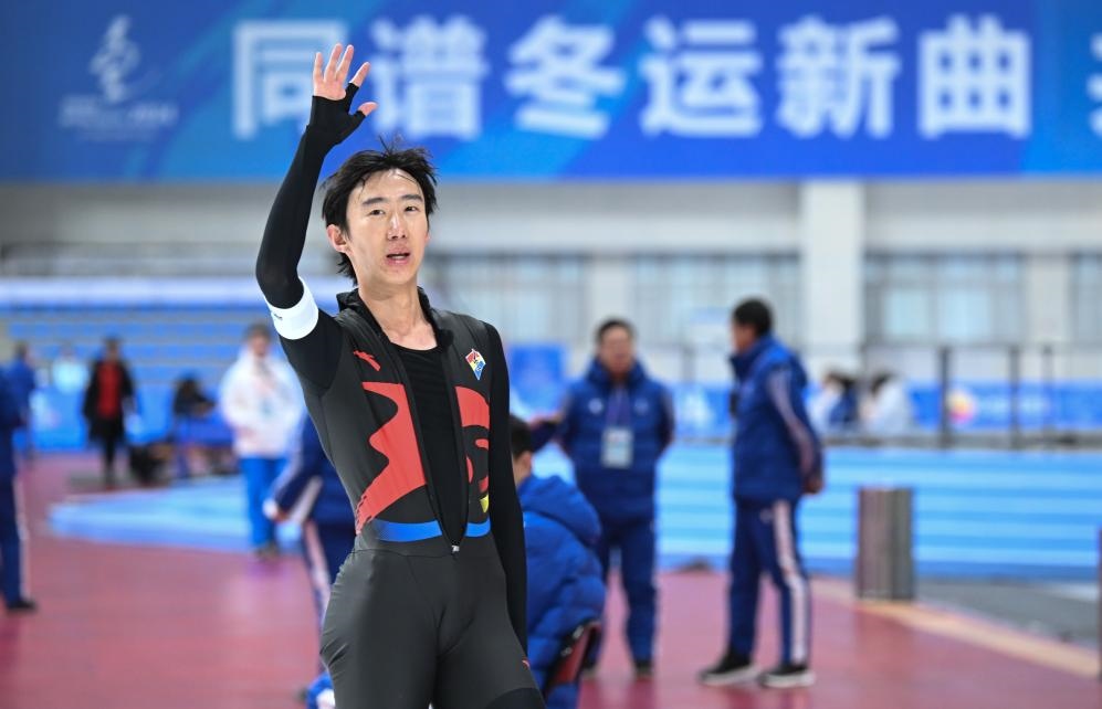 遼寧隊(duì)選手吳宇在第十四屆全國(guó)冬季運(yùn)動(dòng)會(huì)速度滑冰男子10000米A組決賽中奪冠，并打破由他本人保持的全國(guó)紀(jì)錄（2024年1月14日攝）。新華社記者 連振 攝