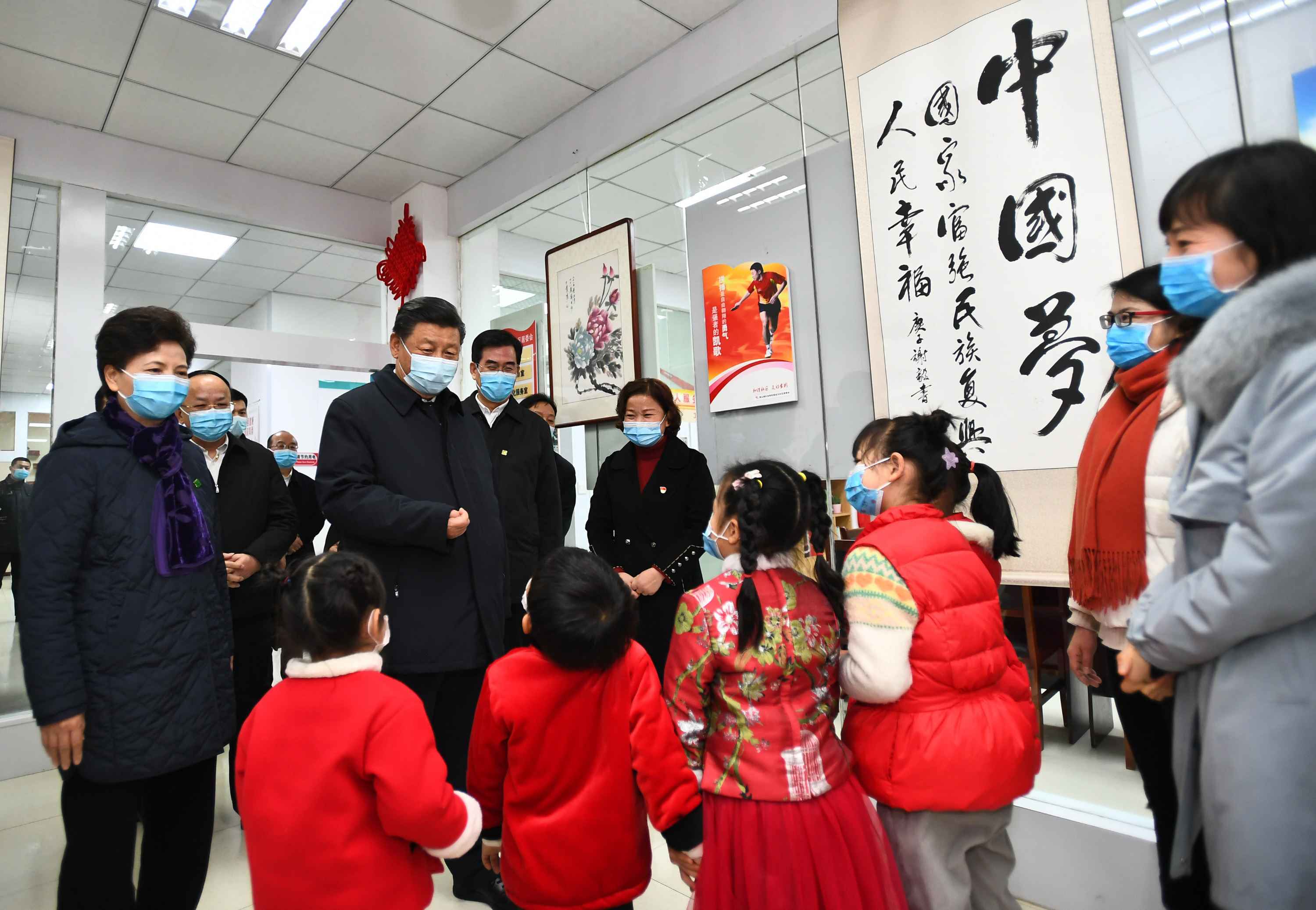 △ 2021年2月4日下午，習(xí)近平在貴陽(yáng)市觀山湖區(qū)金陽(yáng)街道金元社區(qū)，看望慰問(wèn)社區(qū)居民。