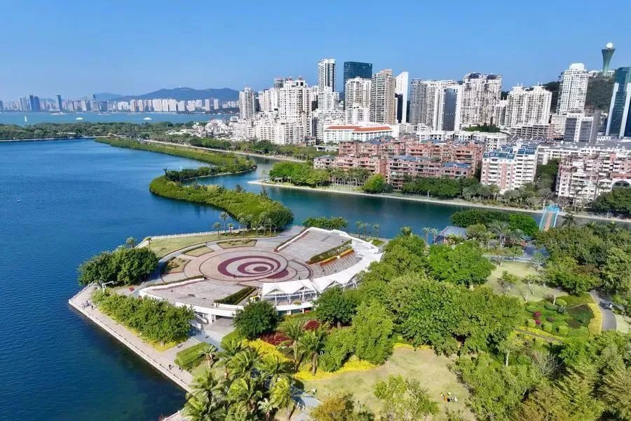 △1月24日，廈門筼筜湖白鷺洲公園及周邊城市景觀。