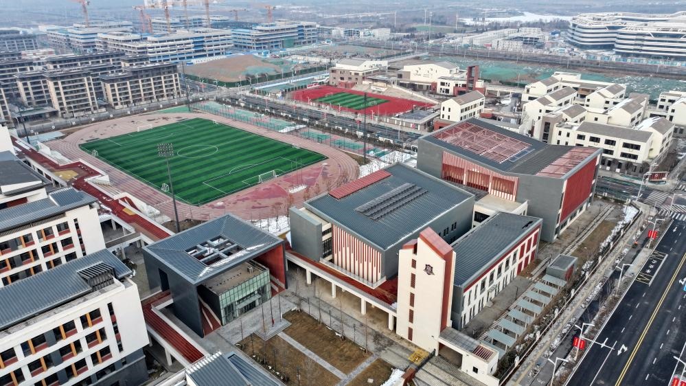 北京四中雄安校區(qū)和雄安史家胡同小學(xué)（2月6日攝，無人機(jī)照片）。新華社記者 牟宇 攝