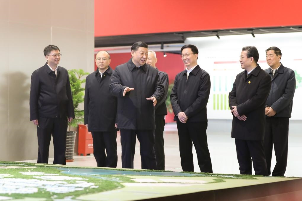 2019年1月16日上午，習(xí)近平總書記在河北雄安新區(qū)規(guī)劃展示中心，仔細(xì)聽取新區(qū)總體規(guī)劃、政策體系及建設(shè)情況介紹。新華社記者 鞠鵬 攝