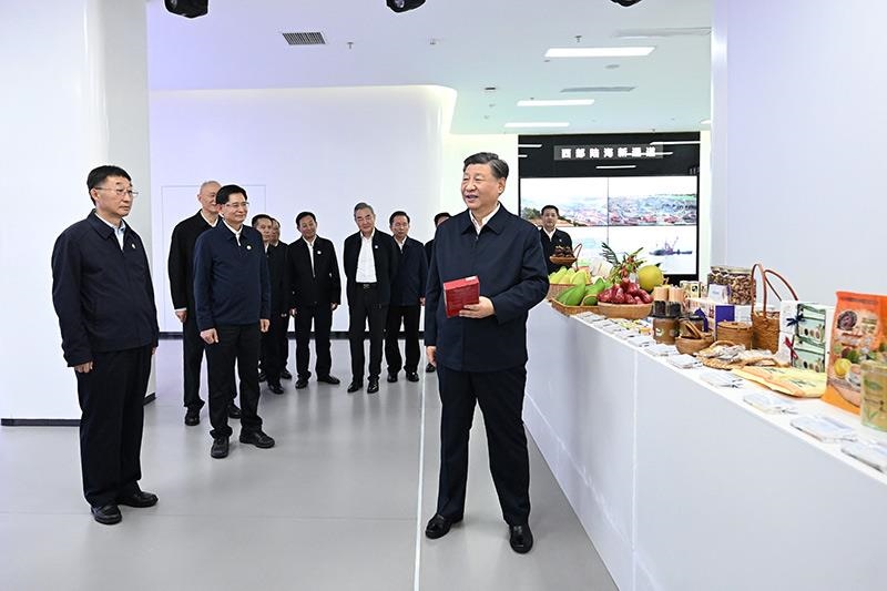 2023年12月14日，習(xí)近平總書記在廣西南寧市考察中國－東盟信息港股份有限公司，了解中國－東盟經(jīng)貿(mào)合作等情況。