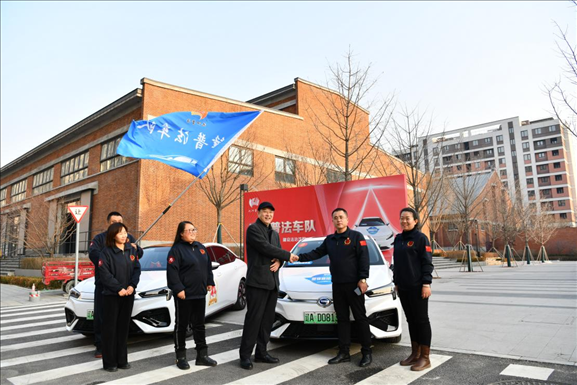 沈陽“憲法宣傳周”啟動儀式上雷鋒車隊(duì)照片。遼寧省司法廳供圖