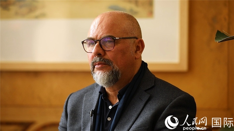 意大利陶瓷城市協(xié)會副會長保羅·馬賽蒂接受人民網專訪。人民網 劉動攝