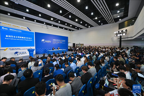 這是3月26日拍攝的博鰲亞洲論壇2024年年會(huì)新聞發(fā)布會(huì)現(xiàn)場(chǎng)。新華社記者 郭程 攝