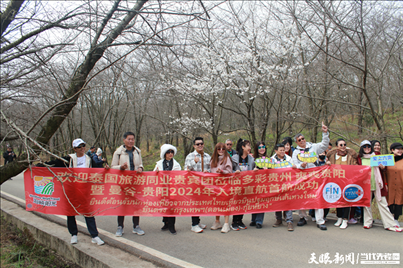 首個泰國入境旅游團(tuán)打卡貴安櫻花園。