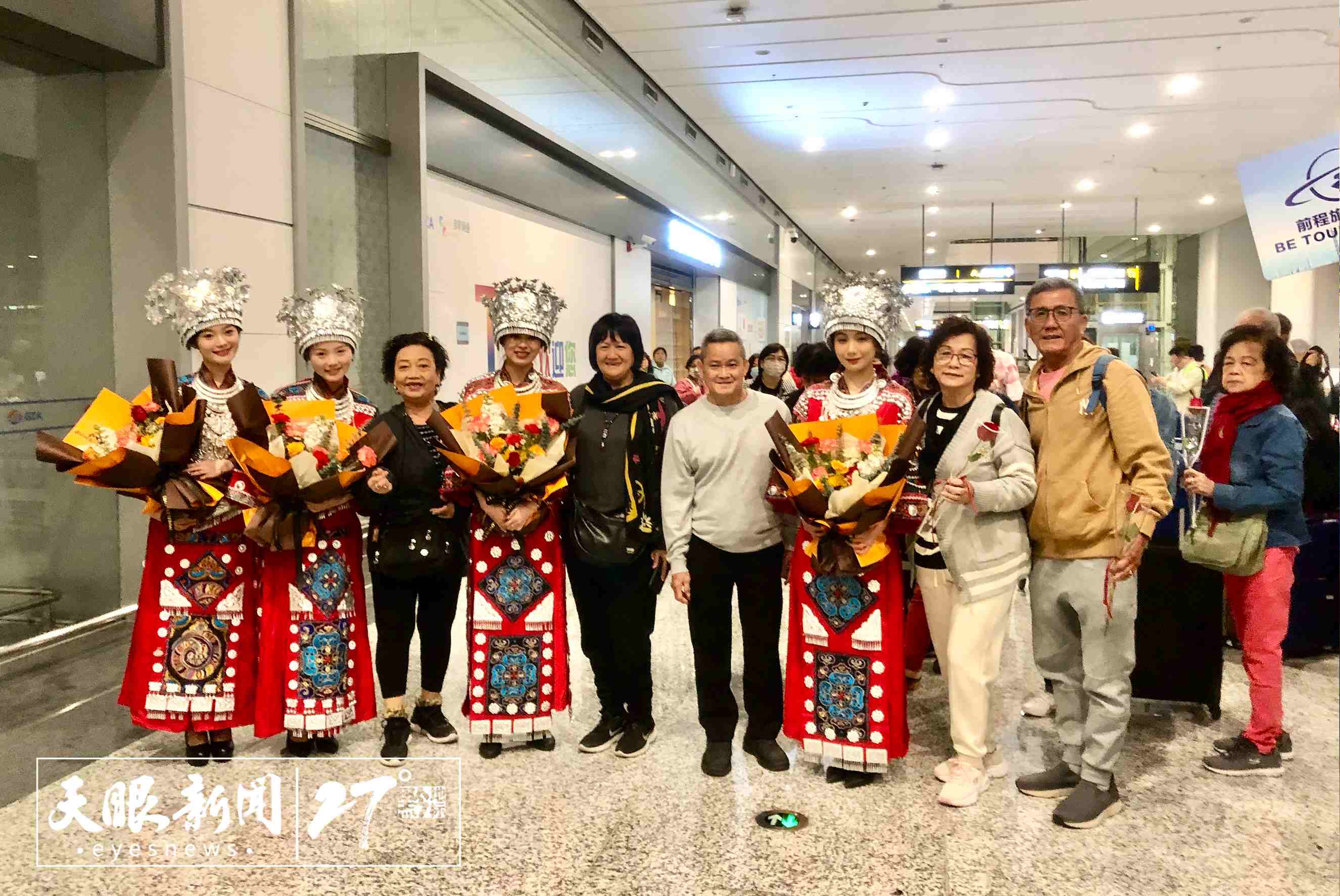 首個來黔旅游馬來西亞包機(jī)團(tuán)抵達(dá)。（圖/劉立超）