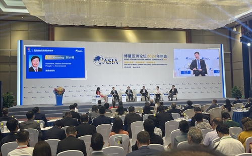 博鰲亞洲論壇2024年年會全球自由貿(mào)易港發(fā)展論壇。人民網(wǎng)記者 喬雪峰攝