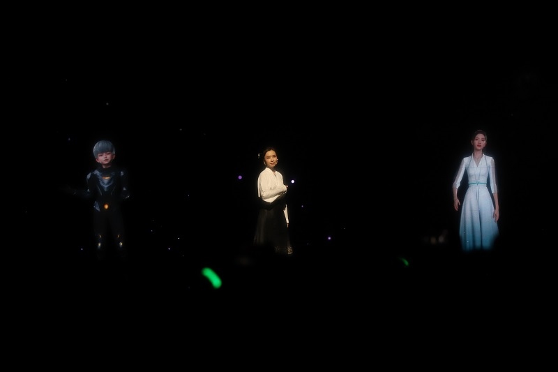 開場節(jié)目表演《彩云之南》。圖片來源：人民視頻