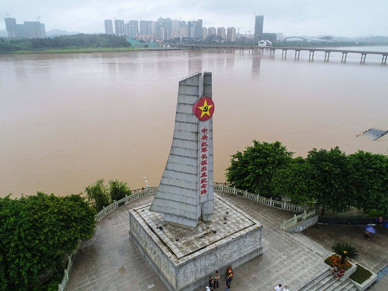 這是位于江西省于都縣的中央紅軍長征出發(fā)紀(jì)念碑。