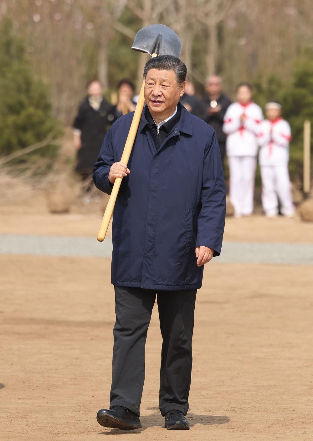 △2024年4月3日，習近平總書記來到北京市通州區(qū)潞城鎮(zhèn)參加首都義務植樹活動。