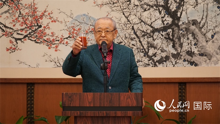 原東京國際電影節(jié)主席依田巽致祝酒辭。人民網(wǎng) 蔣曉辰攝