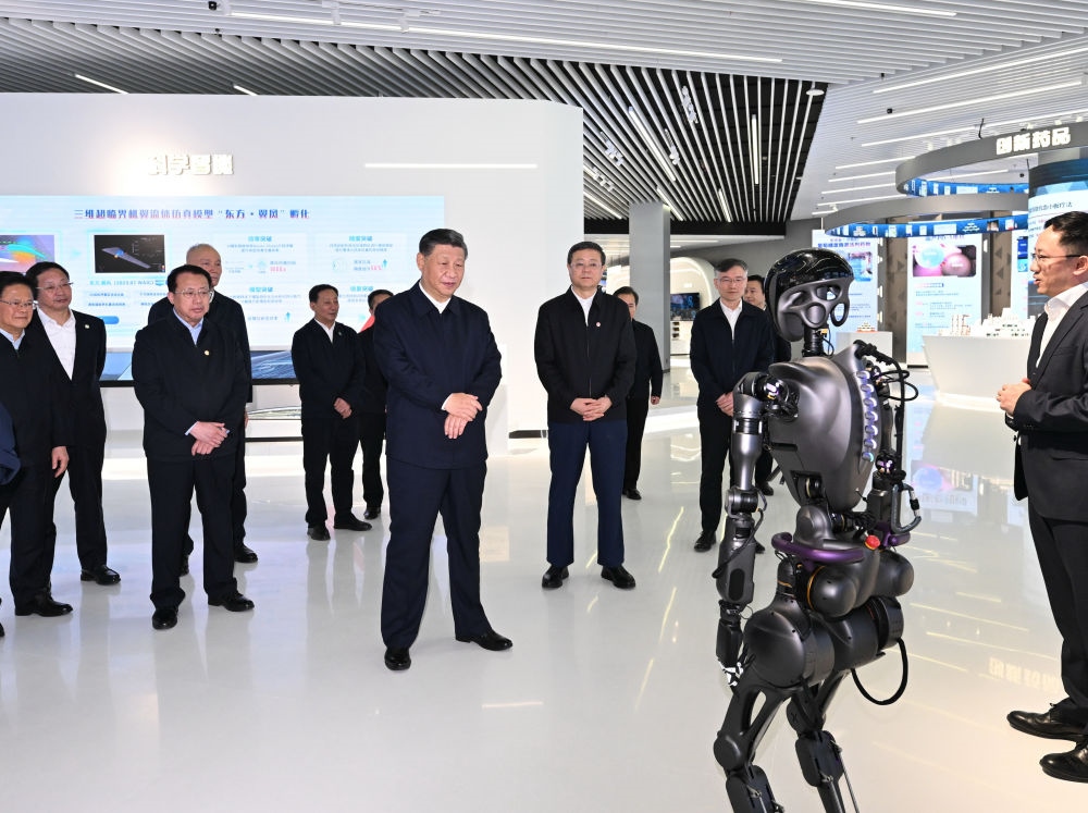 2023年11月28日下午，習(xí)近平總書記在上海浦東新區(qū)張江科學(xué)城參觀上海科技創(chuàng)新成果展。