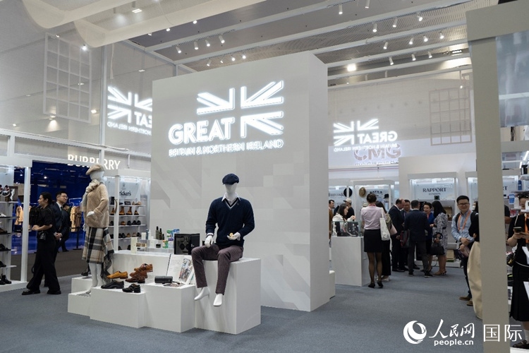 第四屆中國國際消費品博覽會英國國家館。人民網(wǎng) 常沙攝