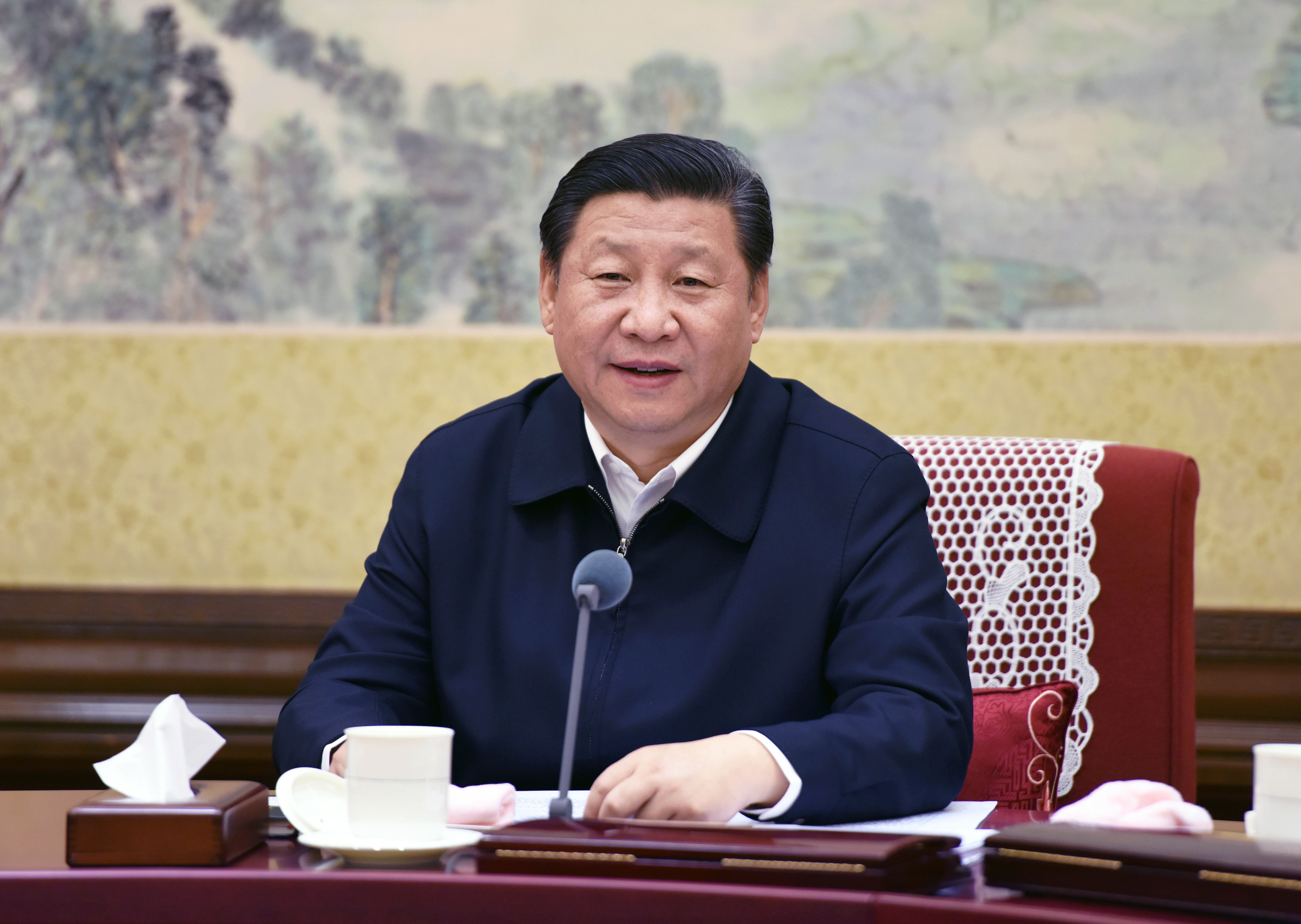 △ 2015年12月28日至29日，中共中央政治局召開專題民主生活會，對照檢查踐行“三嚴(yán)三實”情況，討論研究加強(qiáng)黨風(fēng)廉政建設(shè)措施。習(xí)近平總書記主持會議并發(fā)表重要講話。