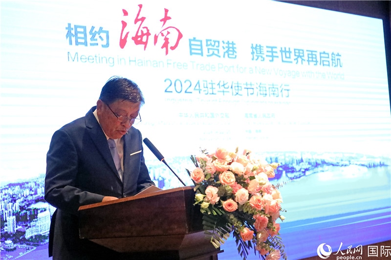 馬達(dá)加斯加駐華大使羅班松·讓·路易在宣介會(huì)上致辭。人民網(wǎng)記者趙益普攝
