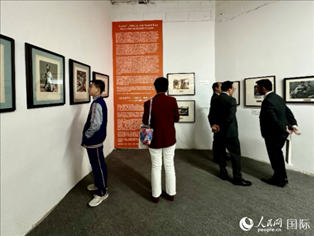 “與中國結緣：智利畫家何塞·萬徒勒里誕辰100周年”展覽在京舉行。人民網記者 周雨攝