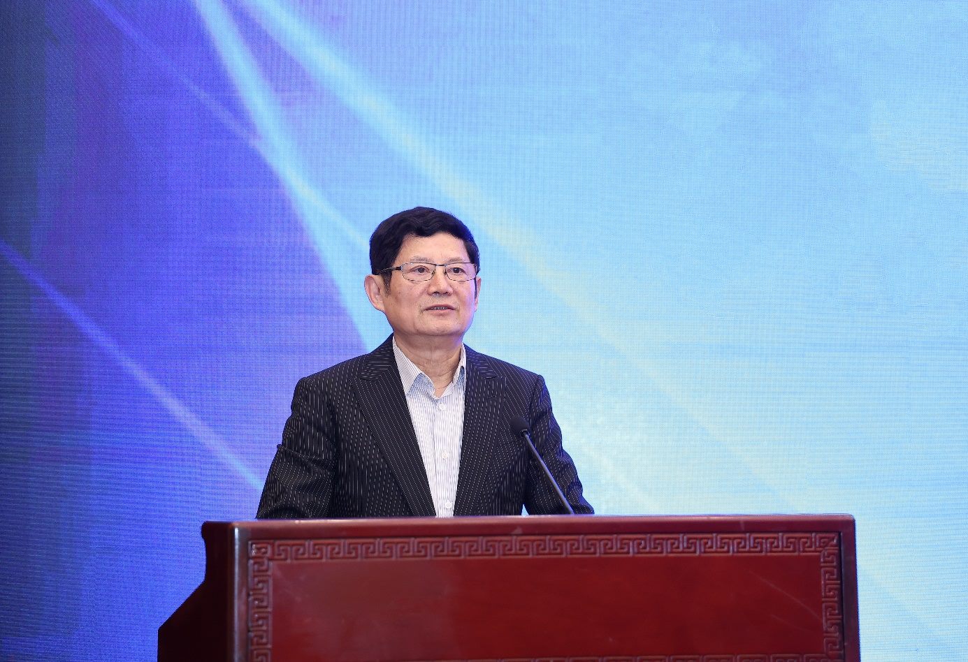 中國經(jīng)濟傳媒協(xié)會會長趙健代表第八屆理事會表態(tài)。主辦方供圖