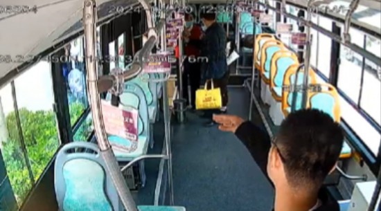 公交車上他一聲大吼！魏杰，好樣的！