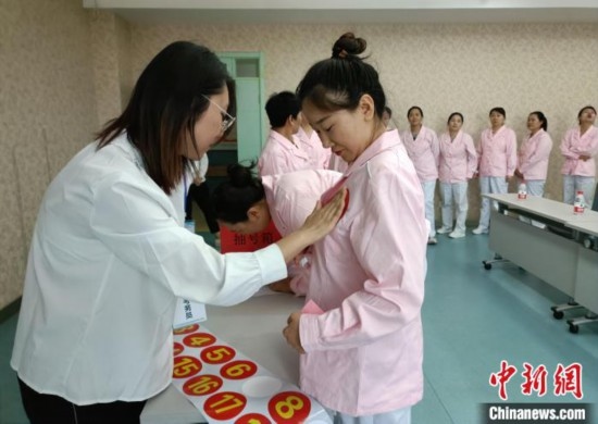 寧夏開展全國孤殘兒童護理員高級技師、技師職業(yè)技能等級認定工作。寧夏民政廳 供圖