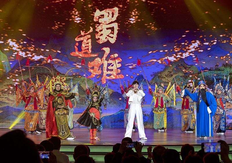 2023年10月13日，成都，“把青春華章寫在祖國大地上”大思政課網(wǎng)絡(luò)主題宣傳和互動引導(dǎo)活動在四川大學(xué)舉行。
