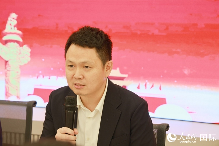 中國駐里約熱內(nèi)盧總領(lǐng)館副總領(lǐng)事王尉育在座談會上致辭。人民網(wǎng)記者 陳海琪攝