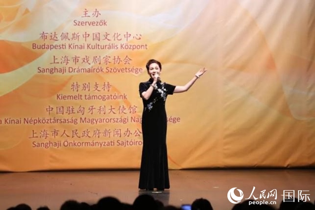 “玉蘭花開·魅力上?！弊哌M布達佩斯。葉辰亮攝