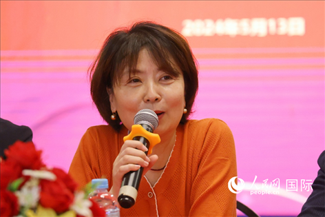 陜西省歸國華僑聯(lián)合會黨組成員、副主席兼秘書長尚小紅在座談會上致辭。人民網(wǎng)記者 陳海琪攝