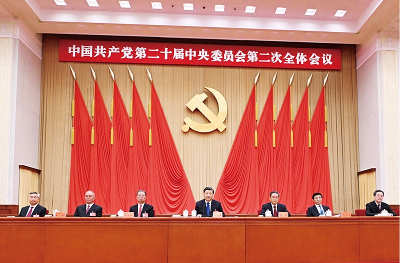 中國共產(chǎn)黨第二十屆中央委員會第二次全體會議，于2023年2月26日至28日在北京舉行。這是習(xí)近平、李強(qiáng)、趙樂際、王滬寧、蔡奇、丁薛祥、李希等在主席臺上。 新華社記者 謝環(huán)馳/攝