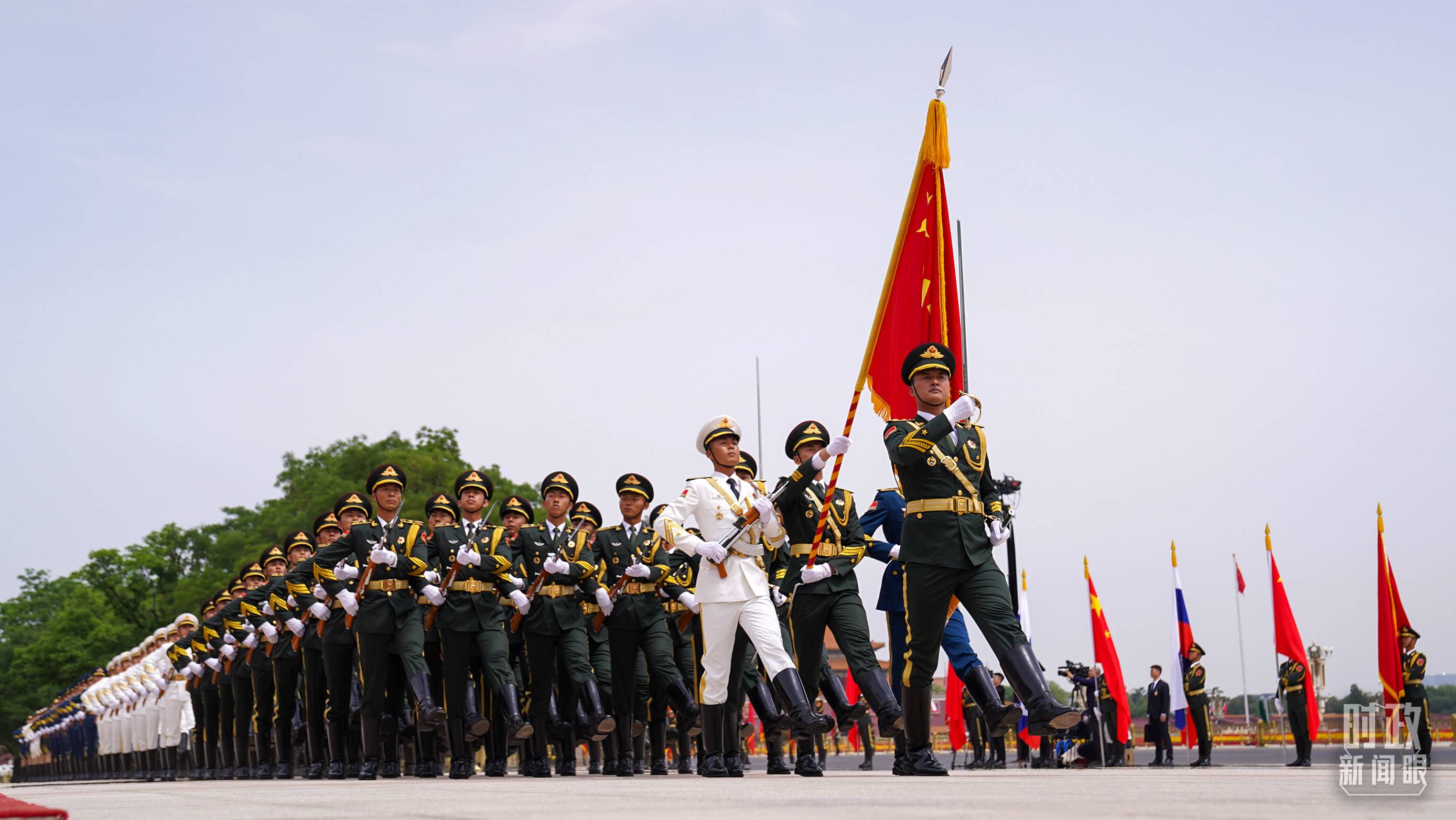△歡迎儀式現(xiàn)場的中國人民解放軍儀仗隊。（總臺國廣記者李晉拍攝）