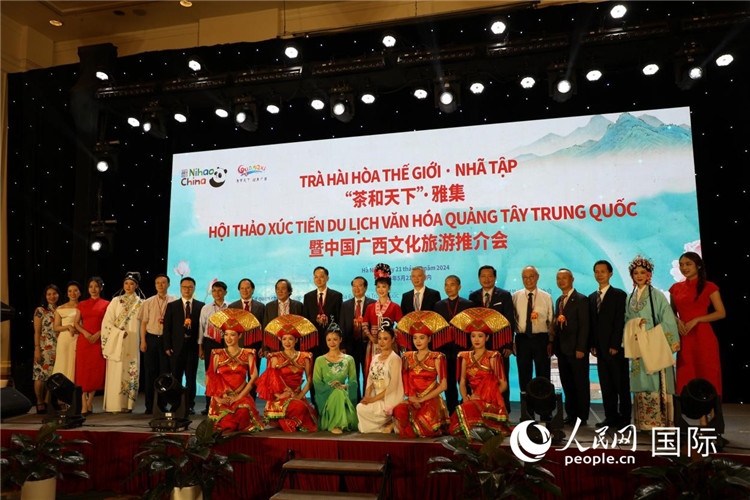 中越兩國嘉賓合影留念。人民網(wǎng)記者楊曄攝