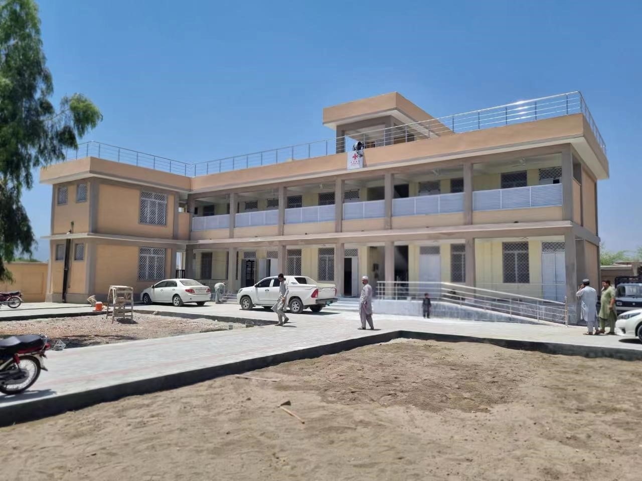 修建完成的新校舍。中鐵十七局集團供圖