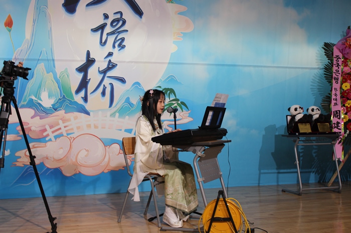 參賽選手在比賽中進行中華才藝展示。