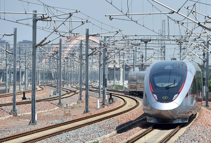 2022年6月20日，濟(jì)鄭高鐵鄭州首發(fā)G9206次列車駛出鄭州東站。