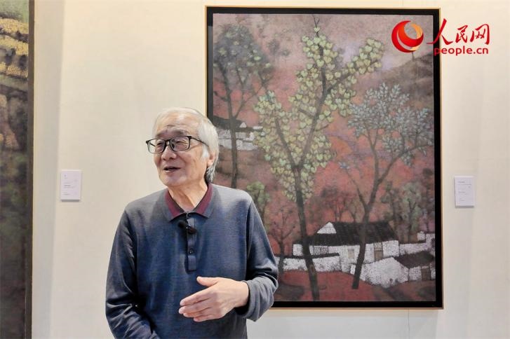 中央文史研究館書畫院院部委員、清華大學吳冠中藝術研究中心副主任王秦生正在接受人民網的采訪。人民網記者 劉微攝