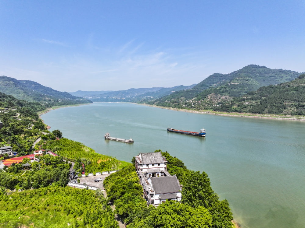 長江重慶萬州段景象（2024年5月15日攝，無人機(jī)照片）。新華社記者 王全超 攝